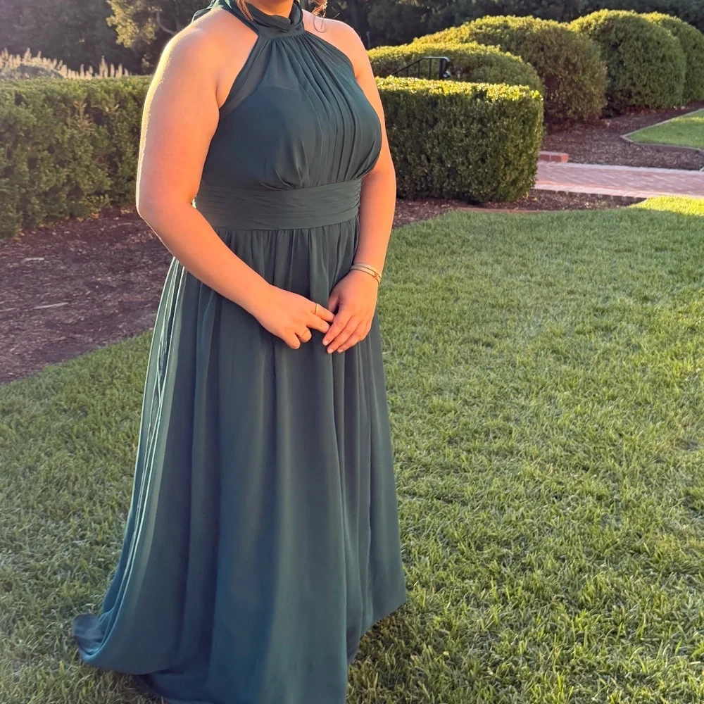 Formal dress for women - Picture 3 of 4